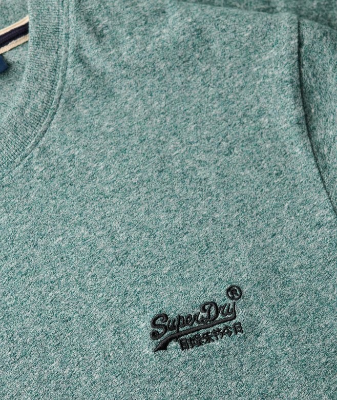 ESSENTIAL LOGO EMB TEE (MID PINE GREEN)