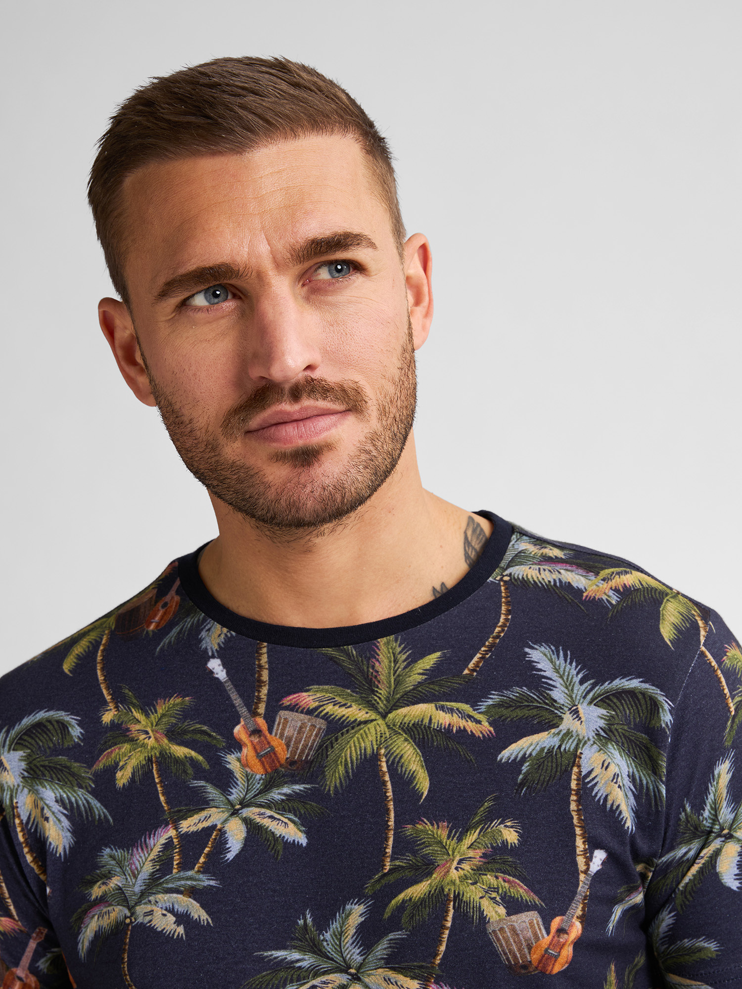 M-1050-TSR672 - Men Tshirt SS (5178 Navy Blue)