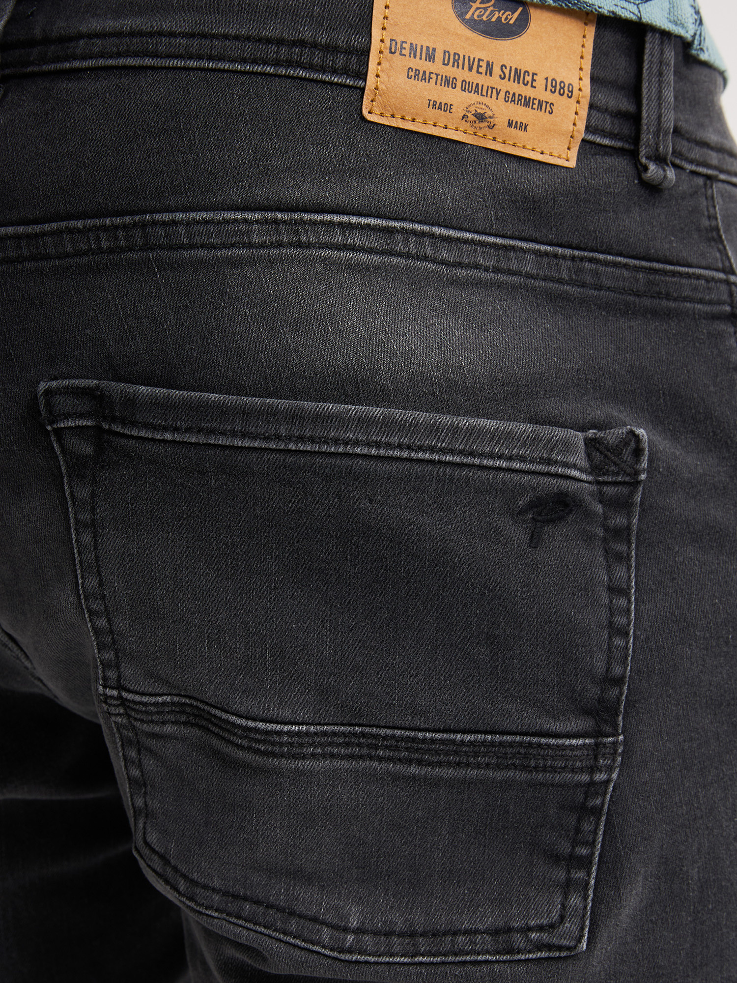 M-1050-SHO003 - Men Shorts Denim Regular fit (9705 Black Stone)