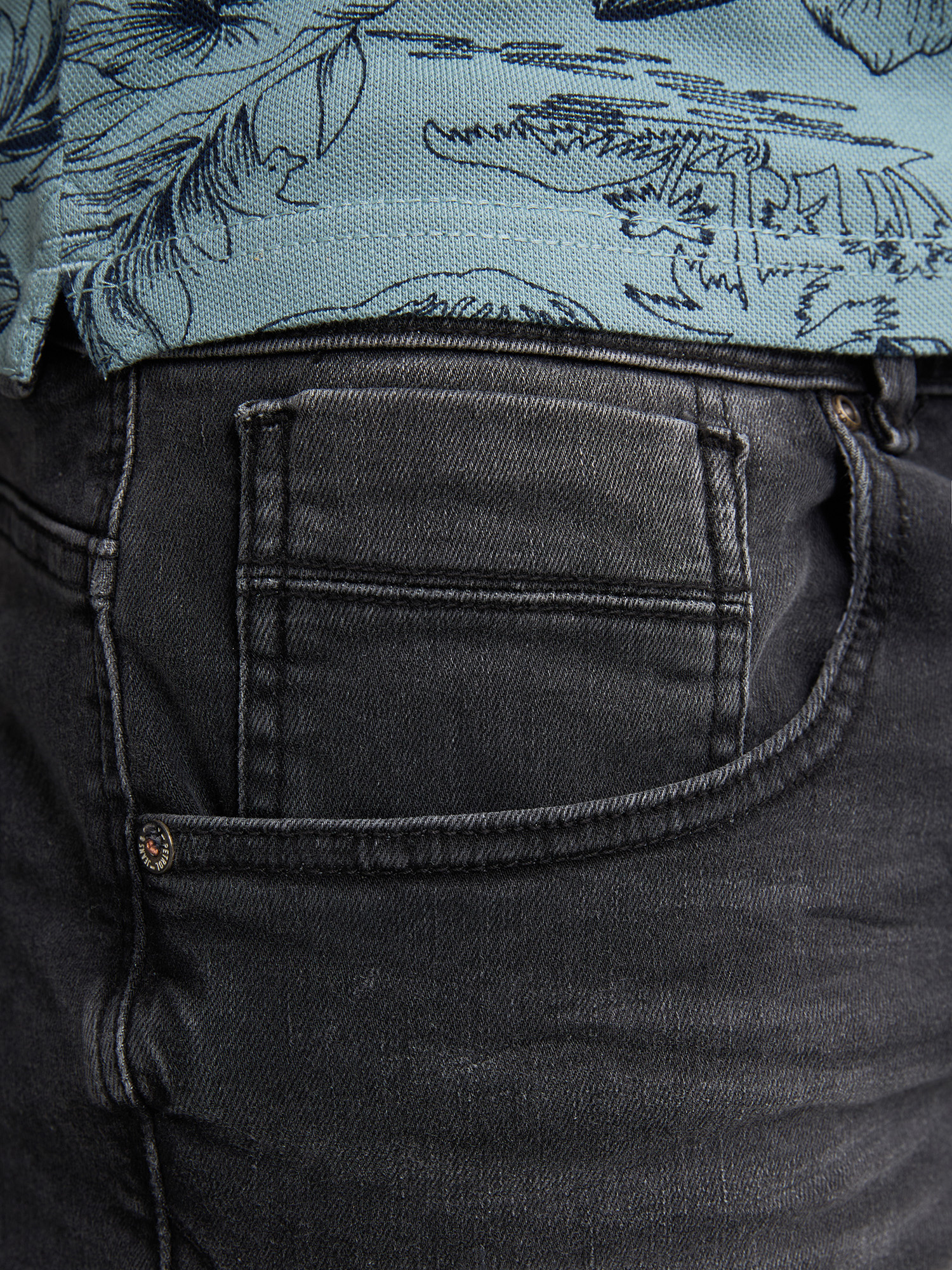 M-1050-SHO003 - Men Shorts Denim Regular fit (9705 Black Stone)