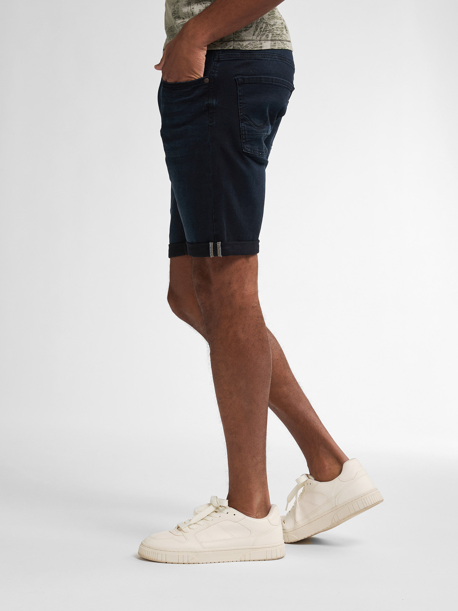 M-1050-SHO002 Men Shorts Denim (5812 Blue Black)
