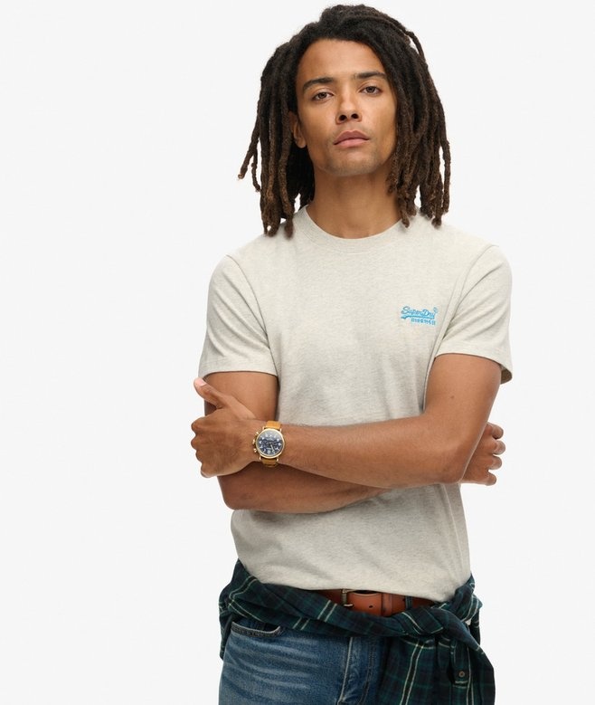 ESSENTIAL LOGO EMB TEE (Lighting Grey/Fluro Blue)