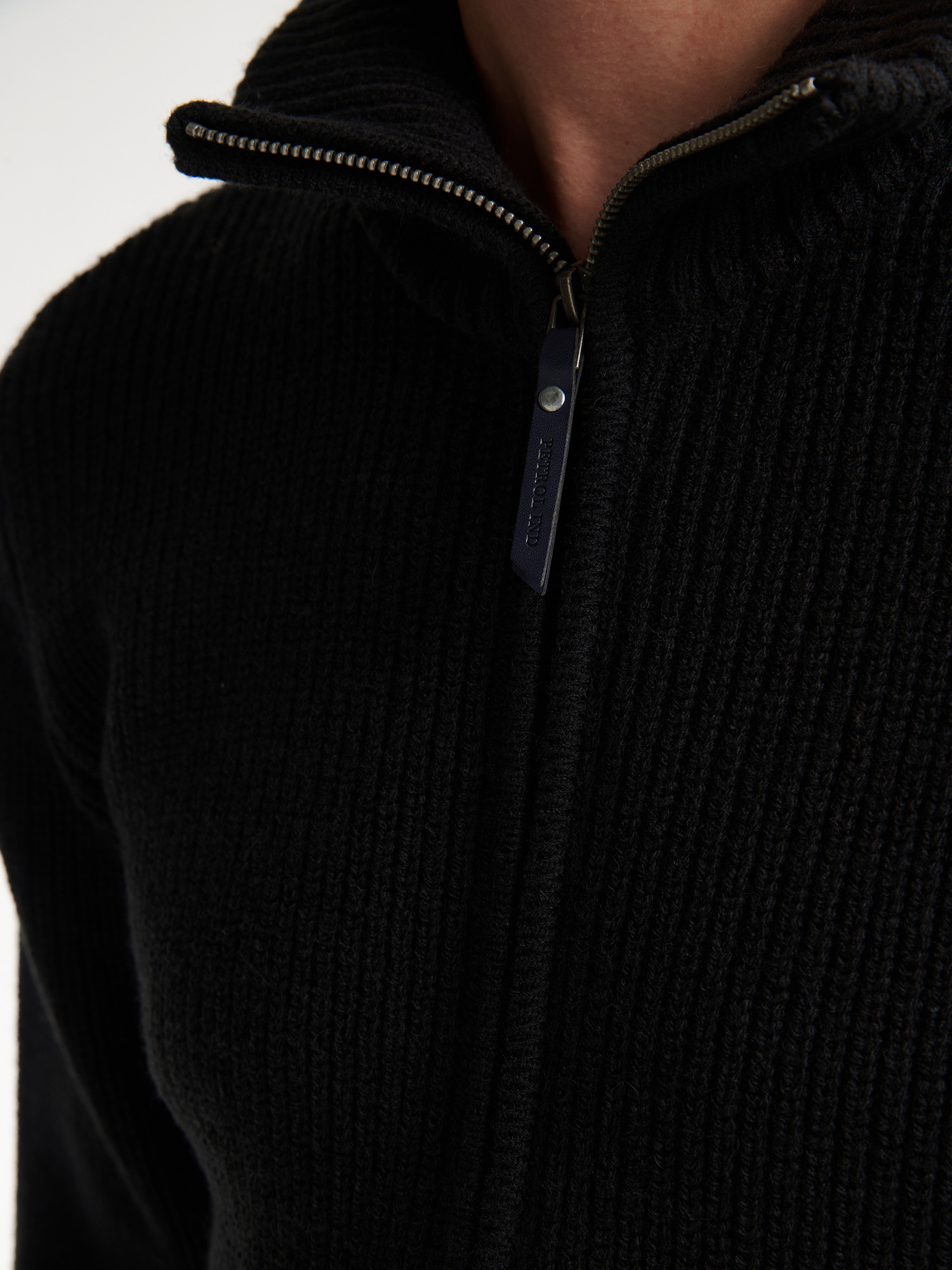 M-3050-KWC262 (9111 Deep Black)