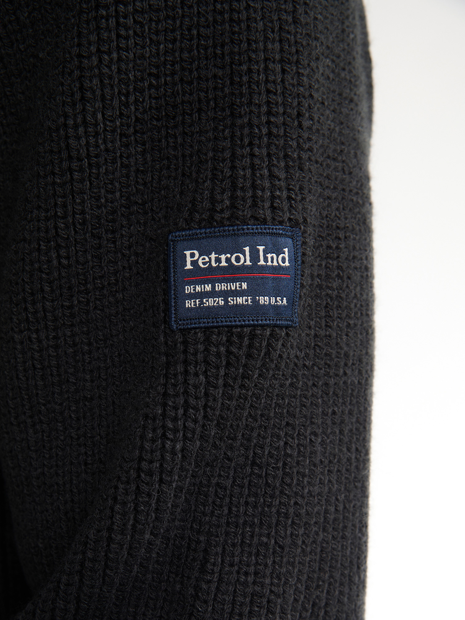 M-3050-KWC262 (9111 Deep Black)