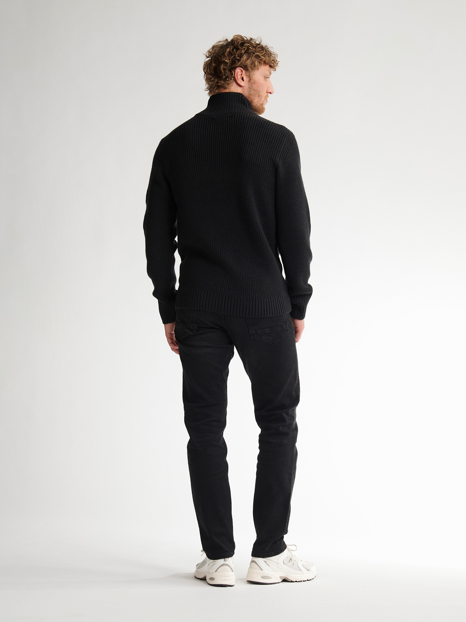 M-3050-KWC262 (9111 Deep Black)