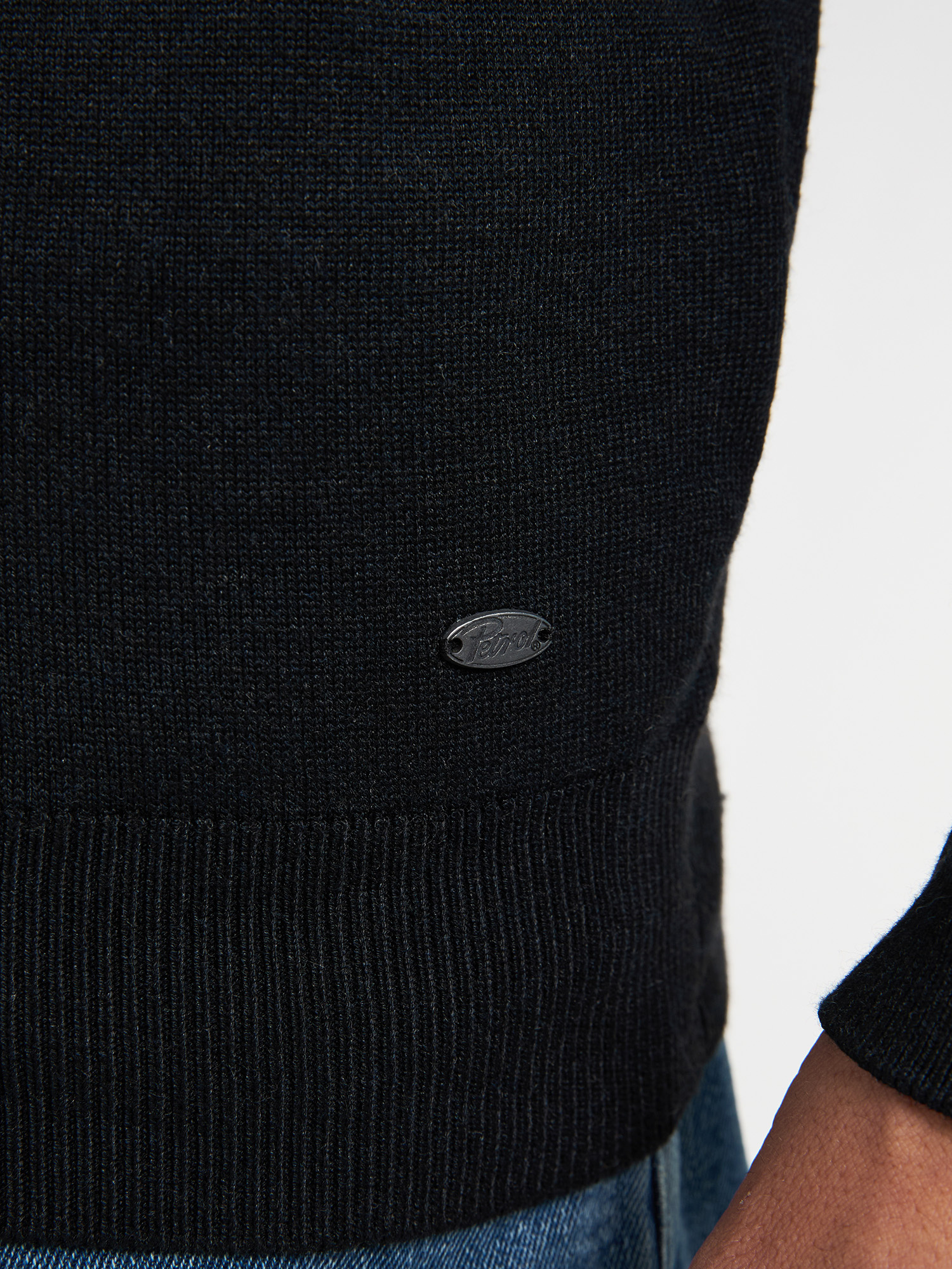 M-3050-KWC207 (9111 Deep Black)