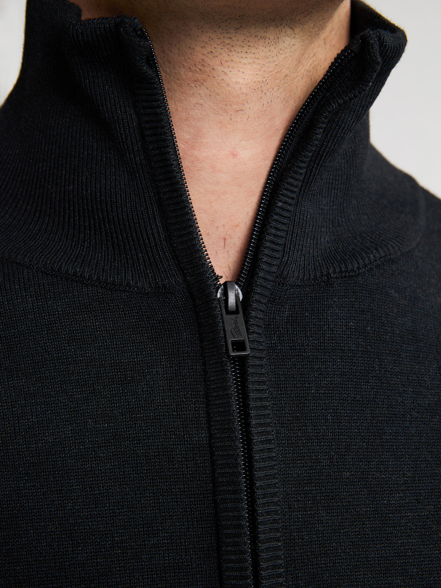 M-3050-KWC207 (9111 Deep Black)