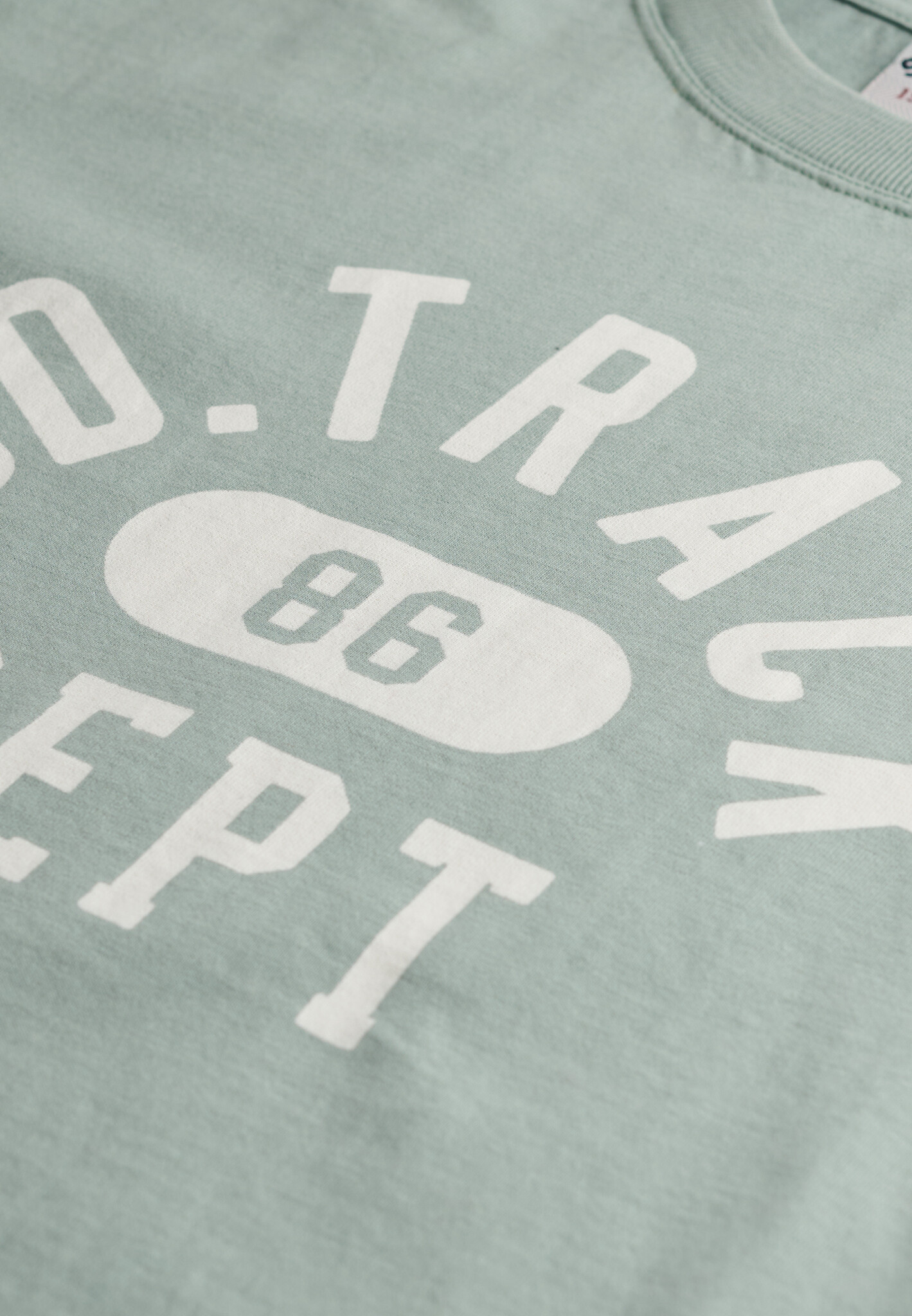 ATHLETIC GRAPHIC FITTED TEE (Light Jade Green)