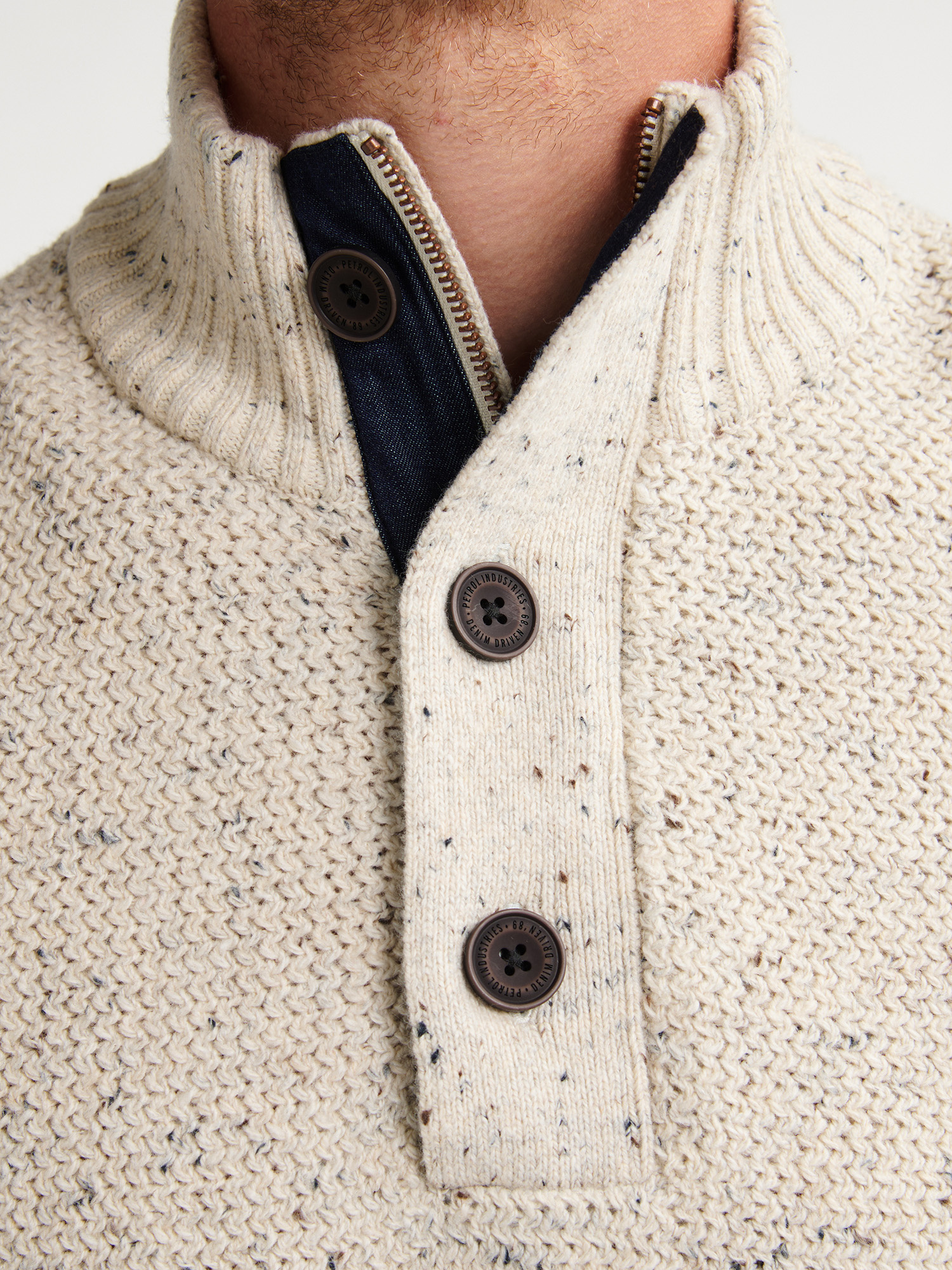 M-3050-KWC226 Men Knitwear Collar (Antique White Melee 0009)