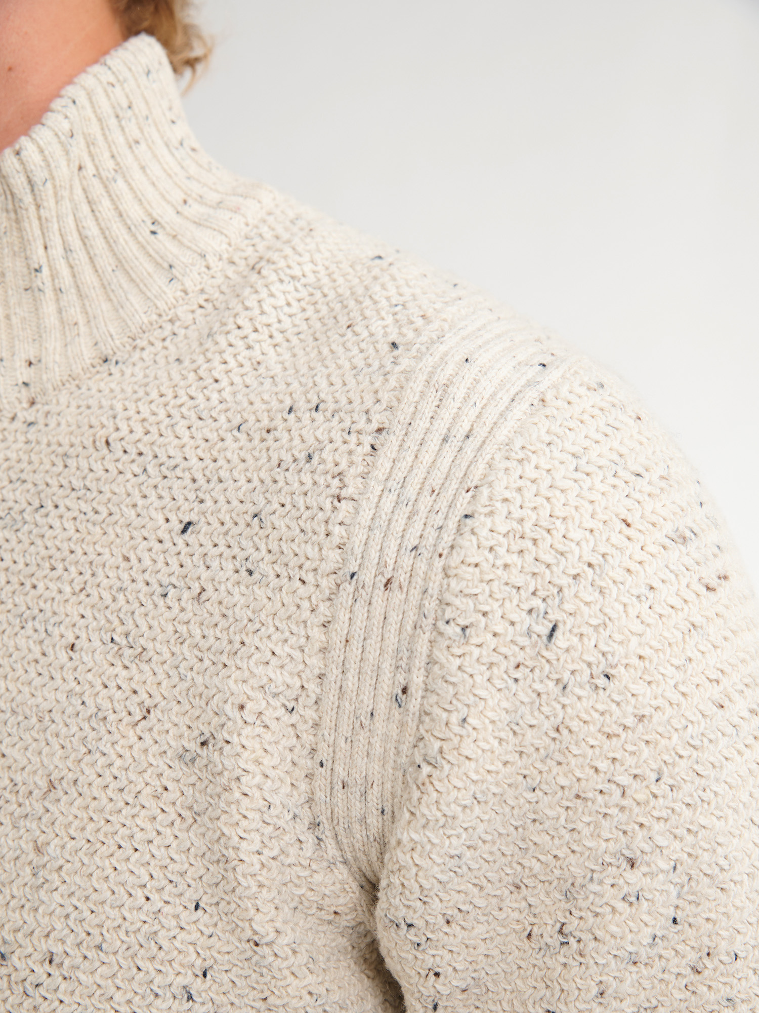 M-3050-KWC226 Men Knitwear Collar (Antique White Melee 0009)