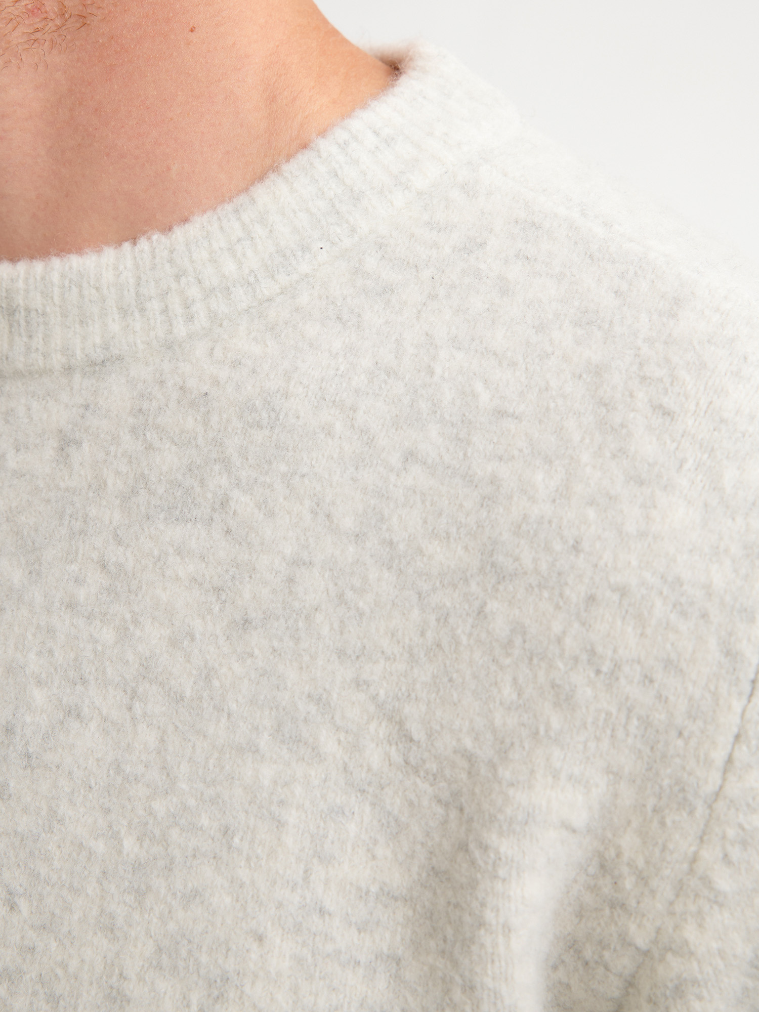 M-3050-KWR291 Men Knitwear Round Neck Basic (Antique White Melee 0009)