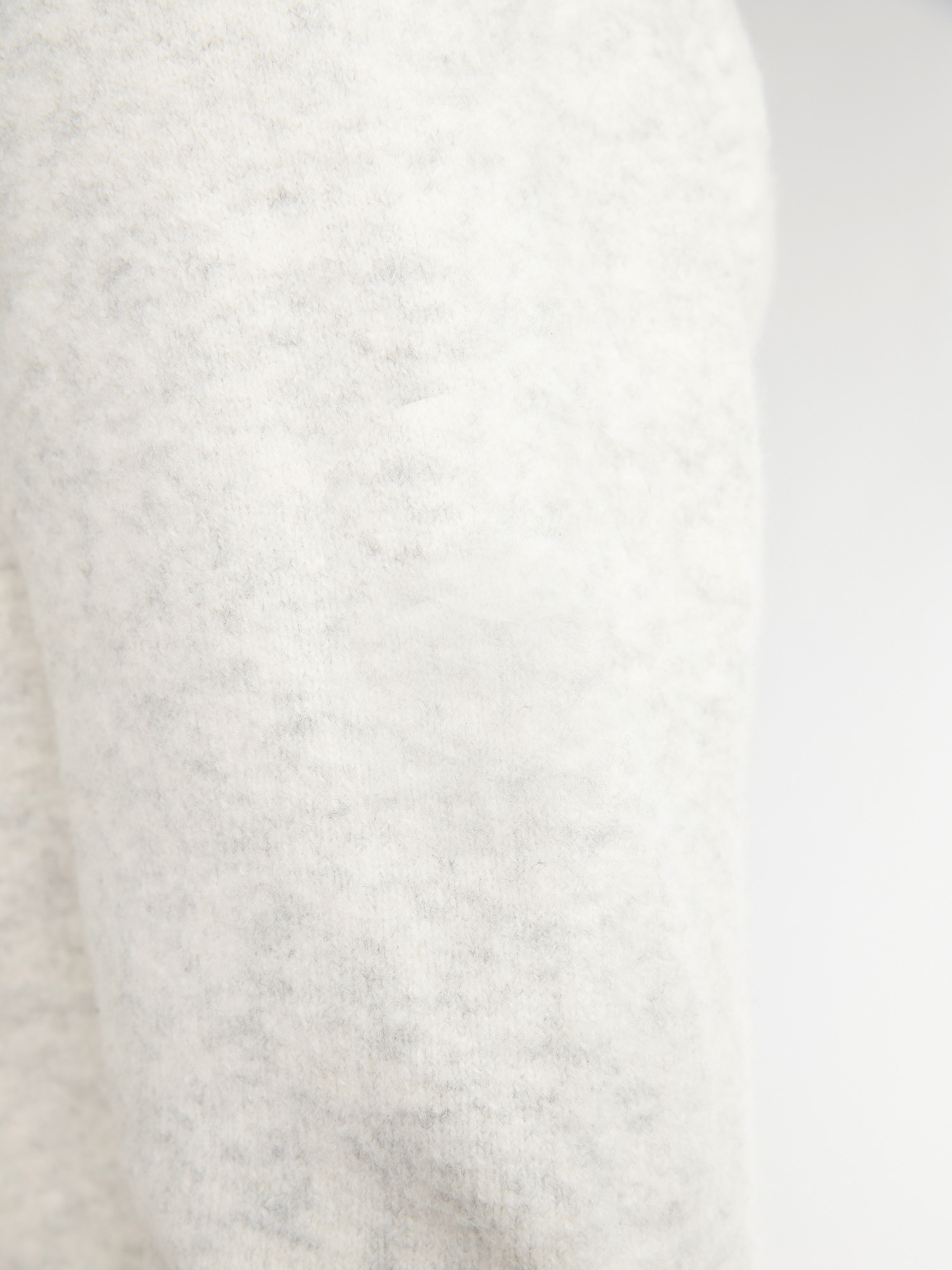 M-3050-KWR291 Men Knitwear Round Neck Basic (Antique White Melee 0009)