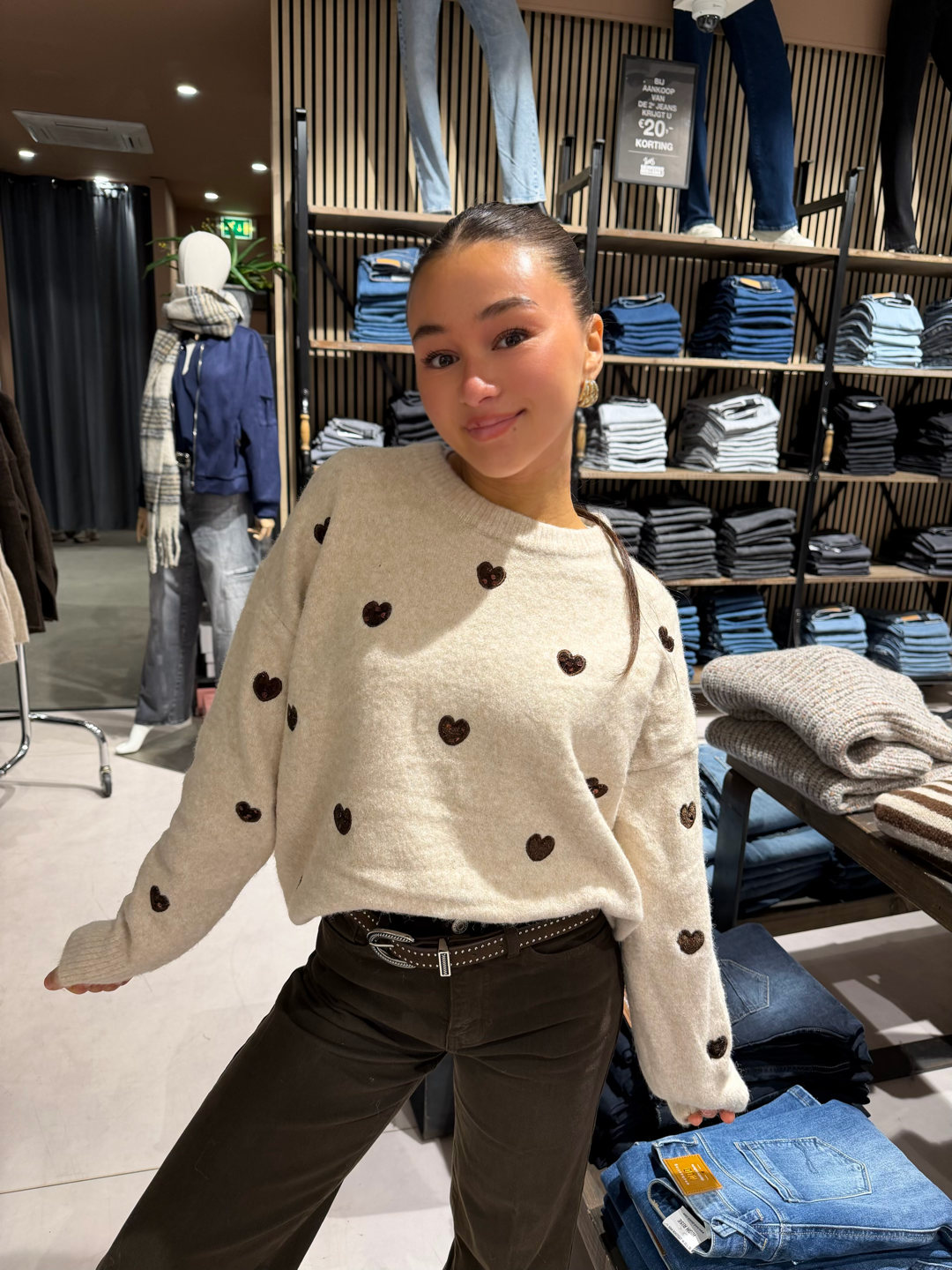 POSH - Hearted Pullover (Beige)