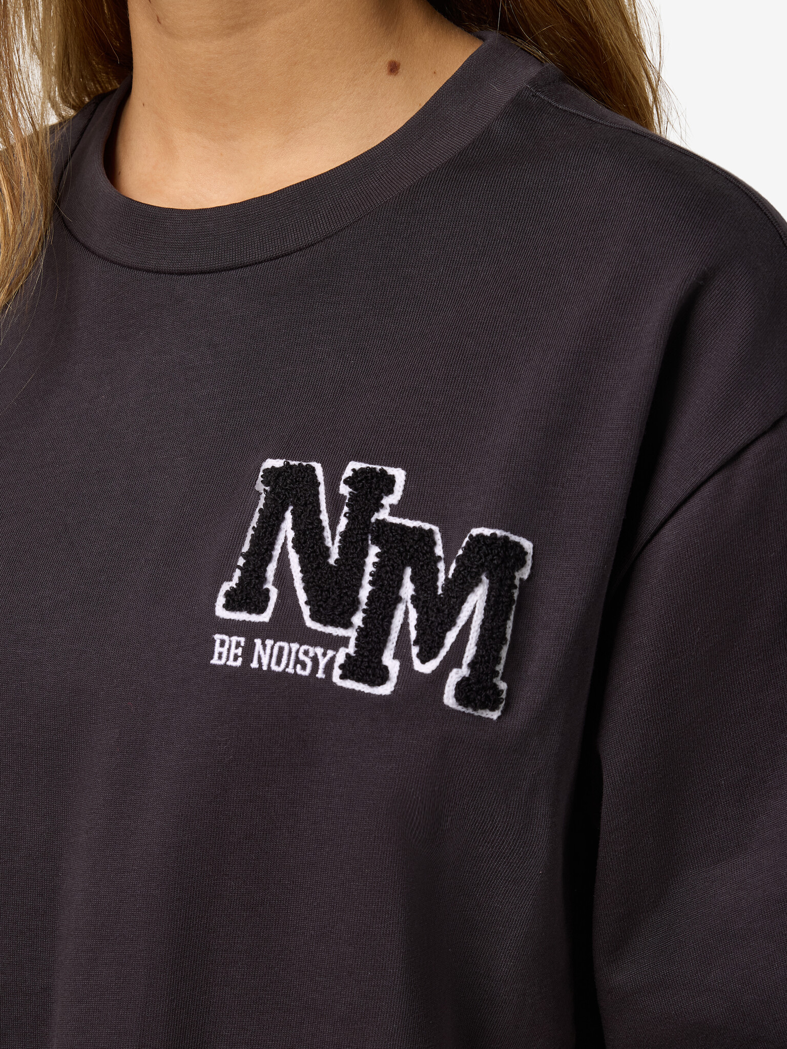 NMKOKOON S/S EMB T-SHIRT JRS (OBSIDIAN BLACK)