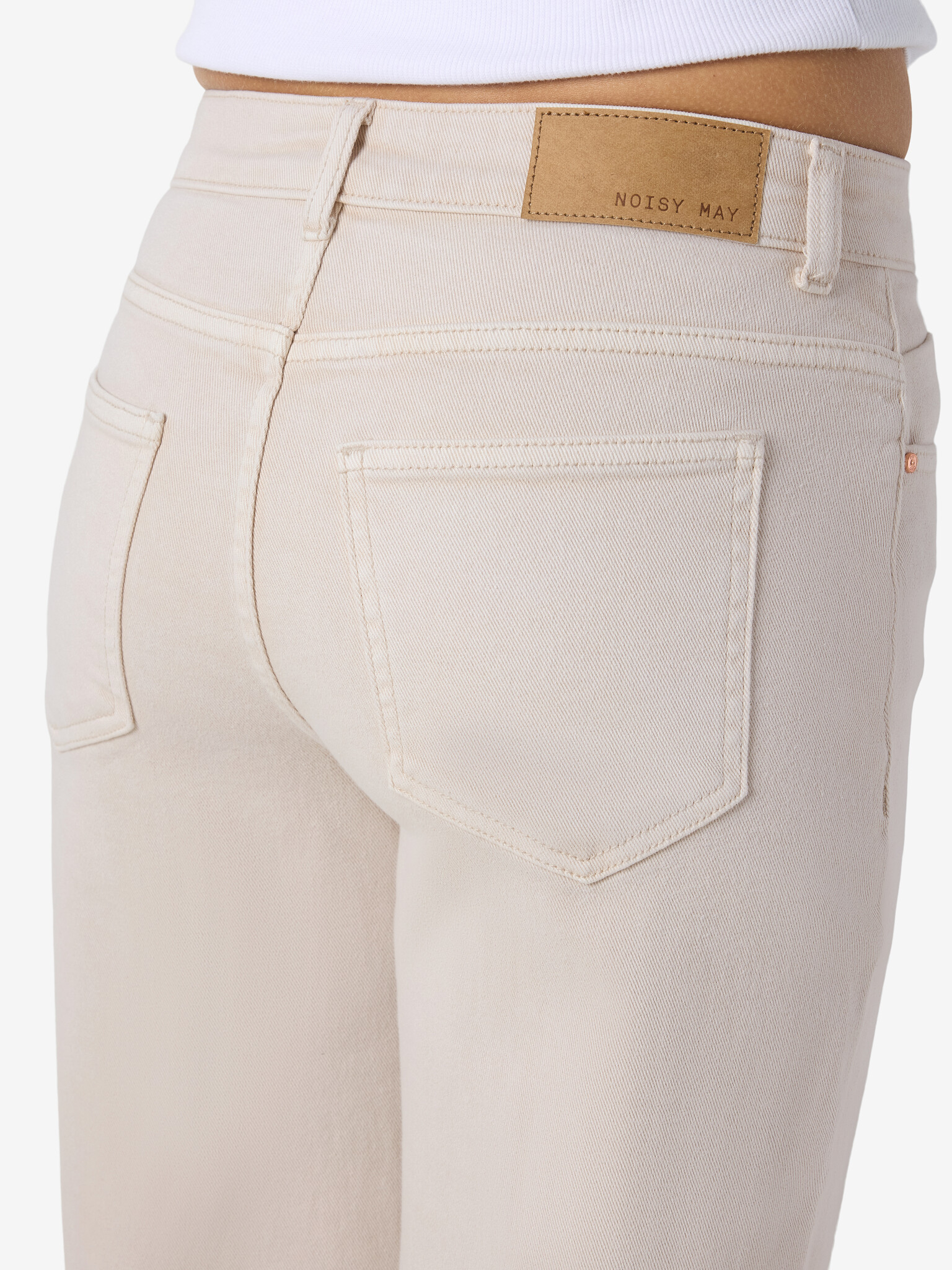 NMYOLANDA MW STRAIGHT JEANS COLORED (PUMICE STONE )