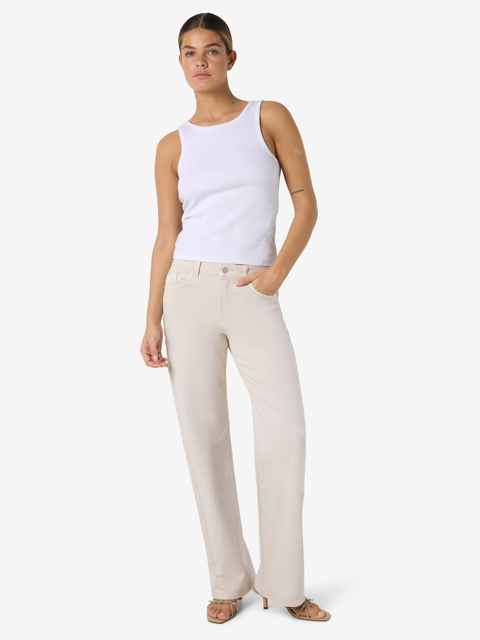 NMYOLANDA MW STRAIGHT JEANS COLORED (PUMICE STONE )