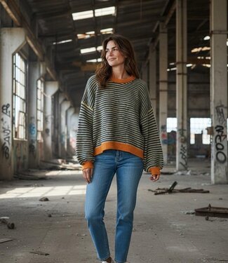 NINA PULL ORANGE BLUE