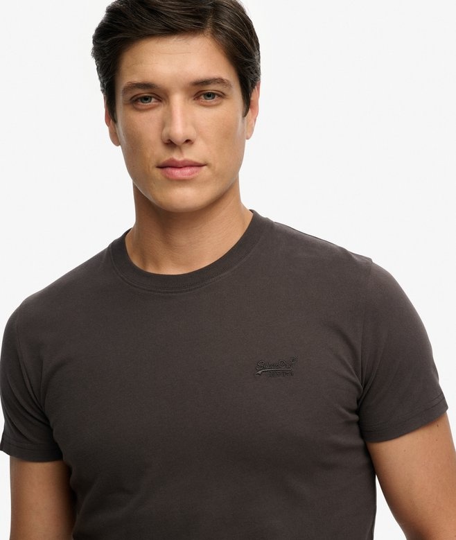 ESSENTIAL LOGO EMB TEE (Carbon Black)