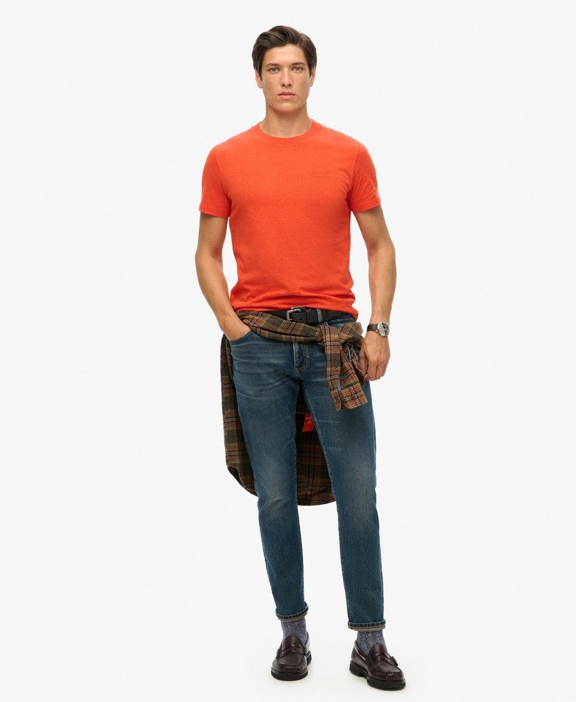 ESSENTIAL LOGO EMB TEE (Expedition Red)