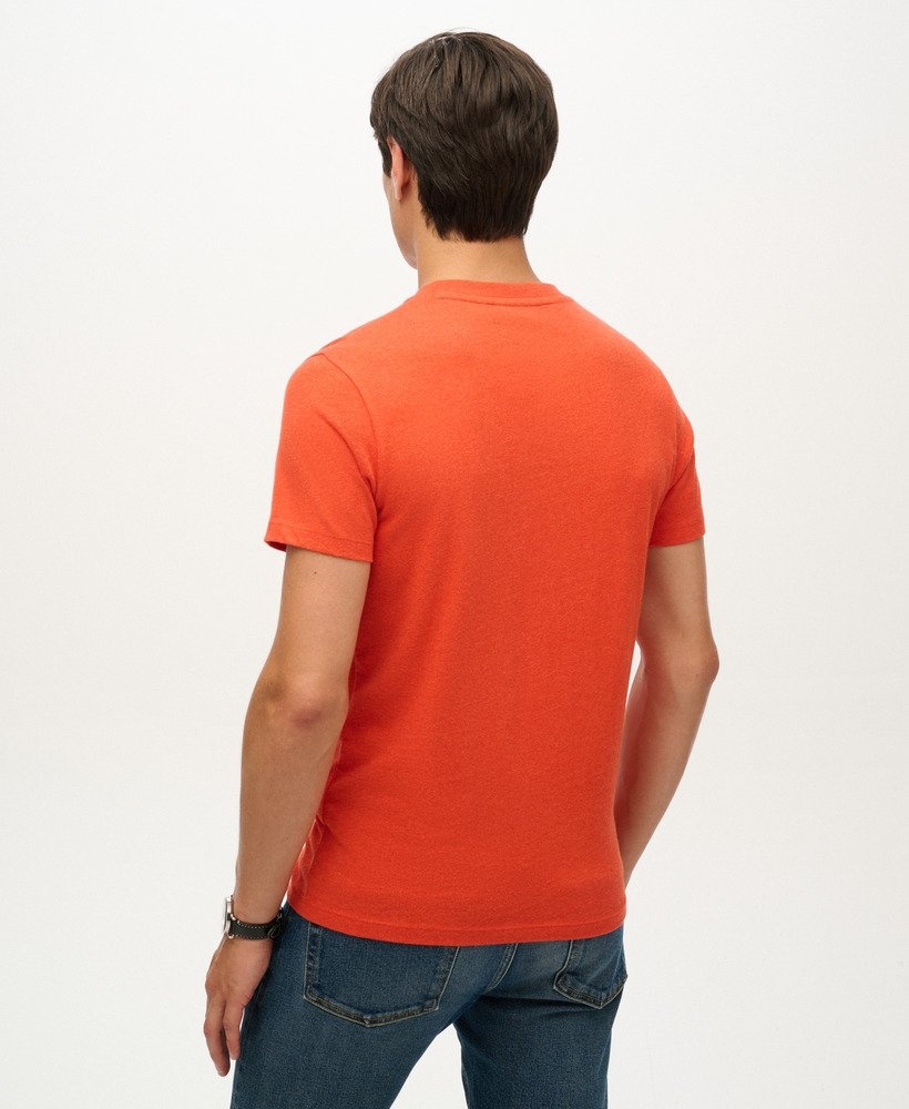 ESSENTIAL LOGO EMB TEE (Expedition Red)