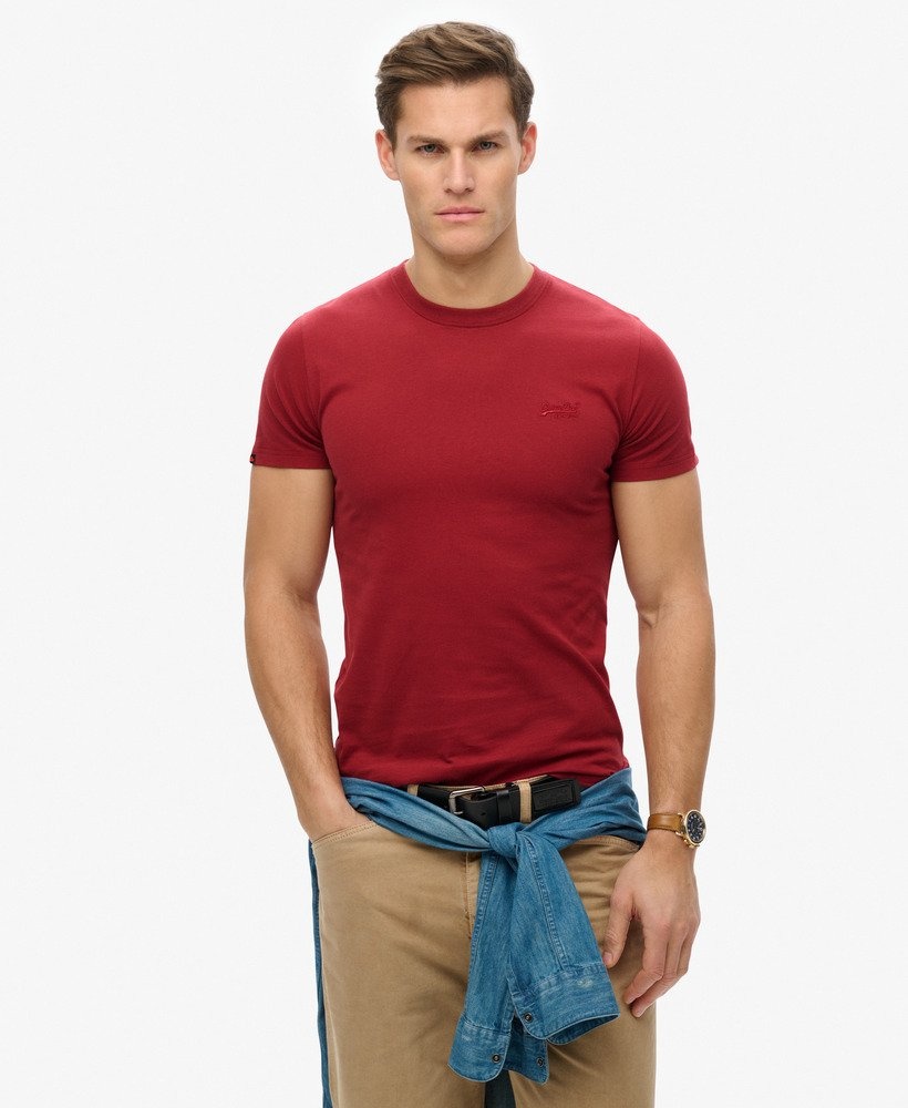 ESSENTIAL LOGO EMB TEE (League Red)