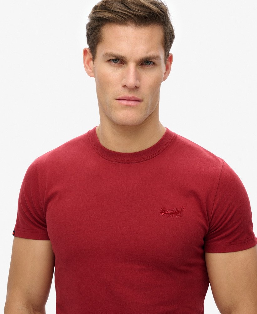 ESSENTIAL LOGO EMB TEE (League Red)