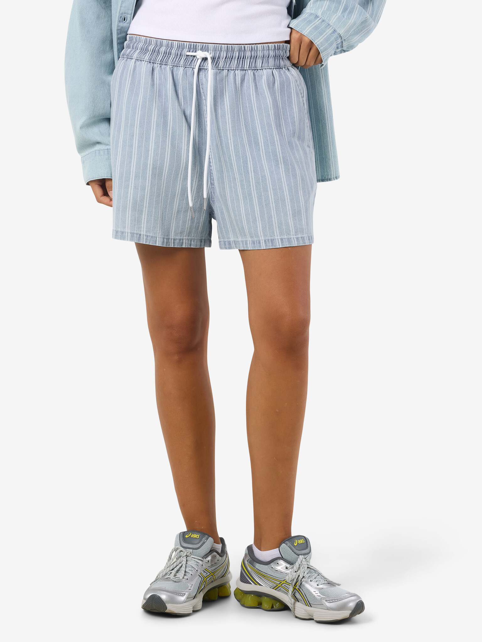 NMKATRI MW ELASTIC BAND SHORTS (MEDIUM BLUE DENIM)