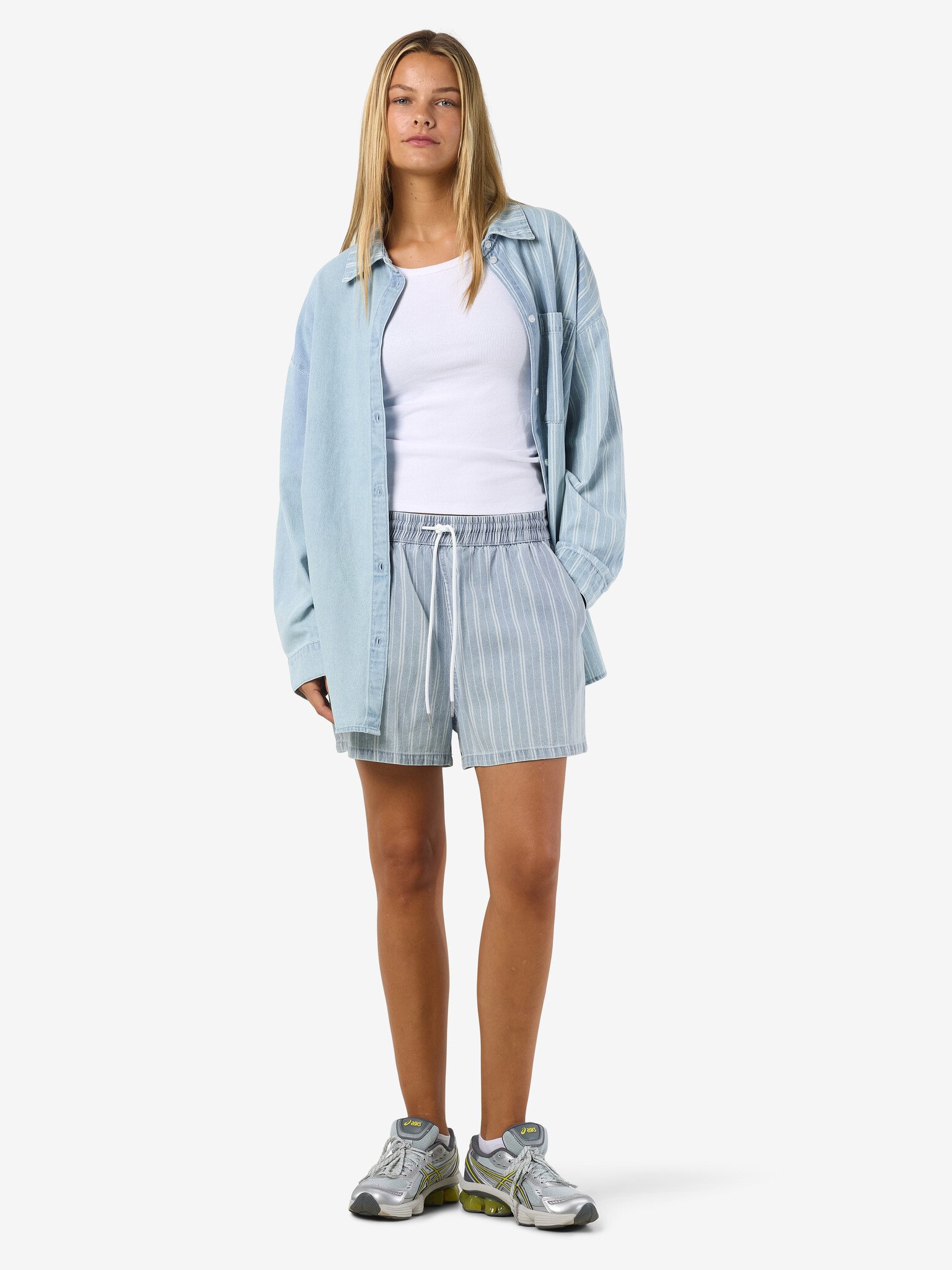 NMKATRI MW ELASTIC BAND SHORTS (MEDIUM BLUE DENIM)