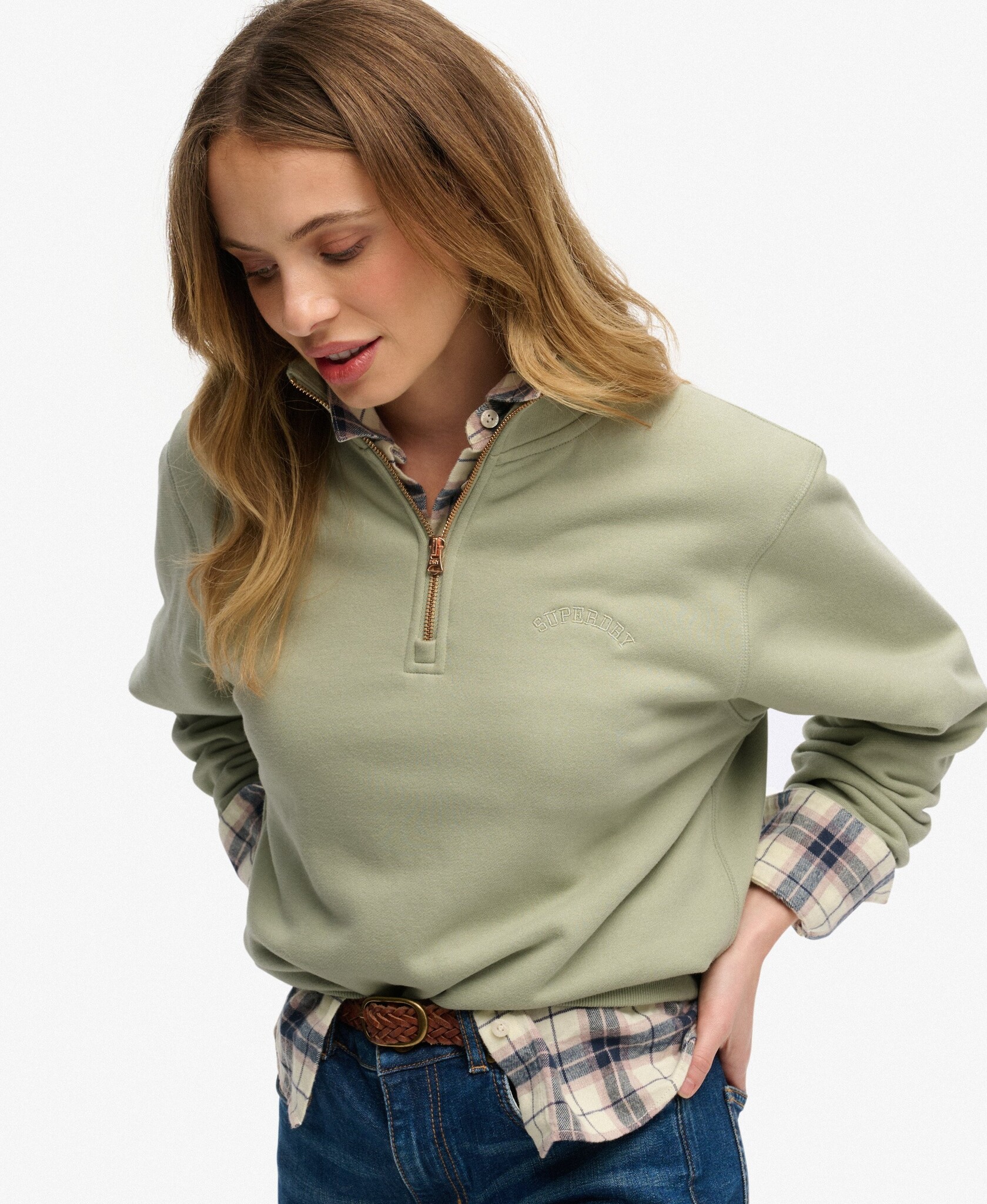 ESSENTIAL LOGO EMB HALF ZIP (DUSTY SAGE)