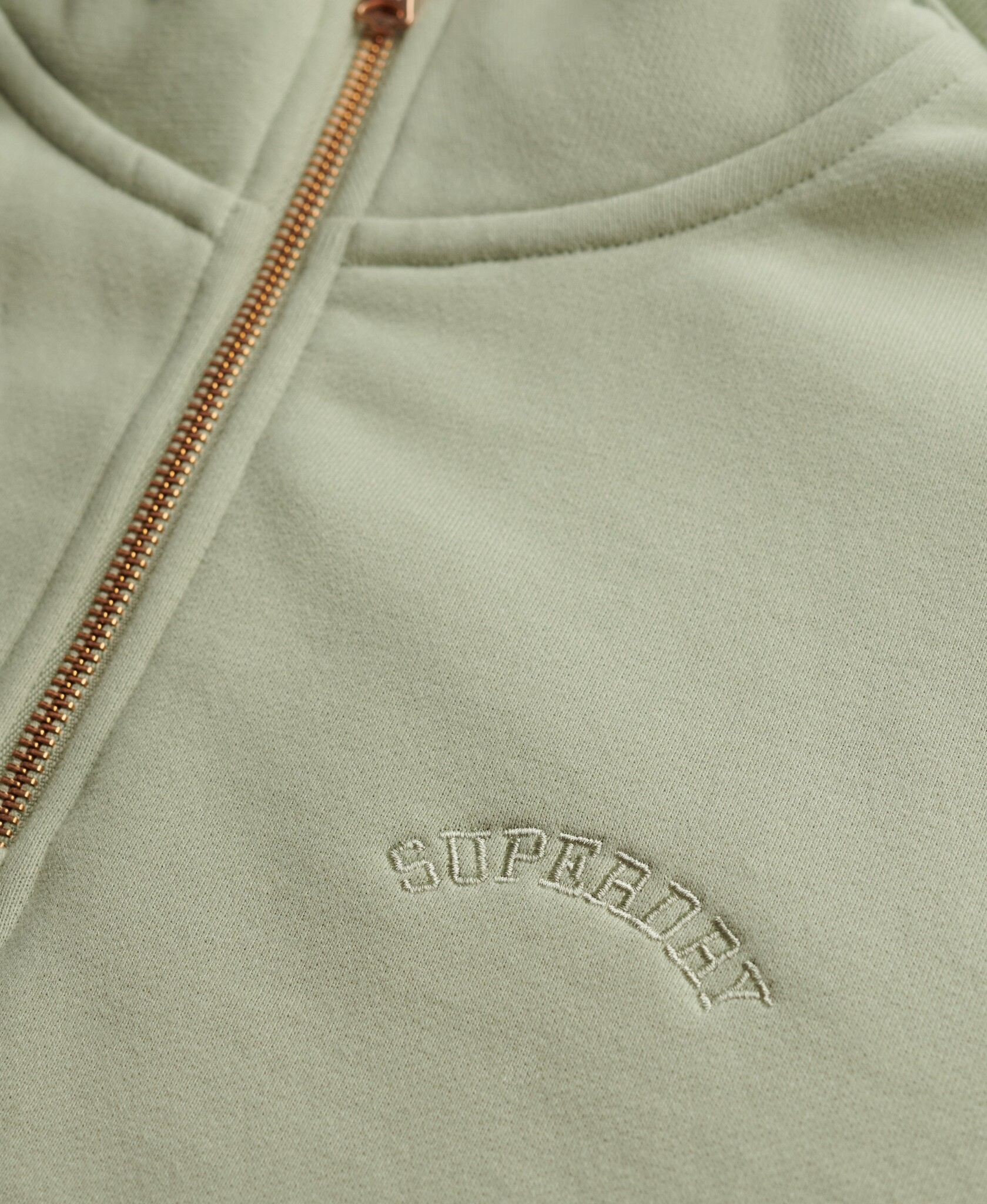 ESSENTIAL LOGO EMB HALF ZIP (DUSTY SAGE)