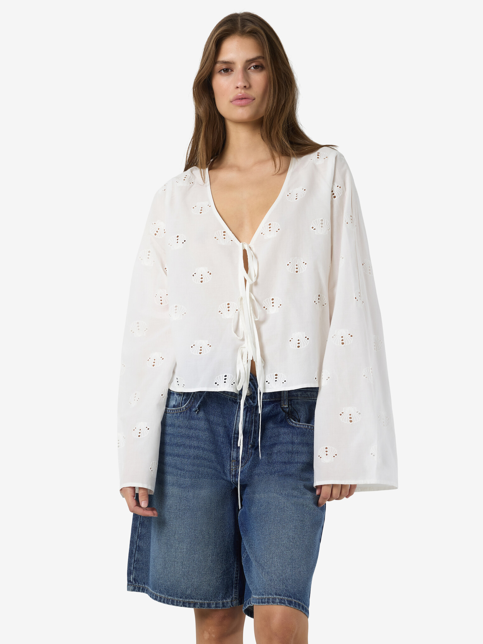 NMASHLEY L/S TIE V-NECK SHIRT WVN FWD (CLOUD DANCER/SEA SHELLS)