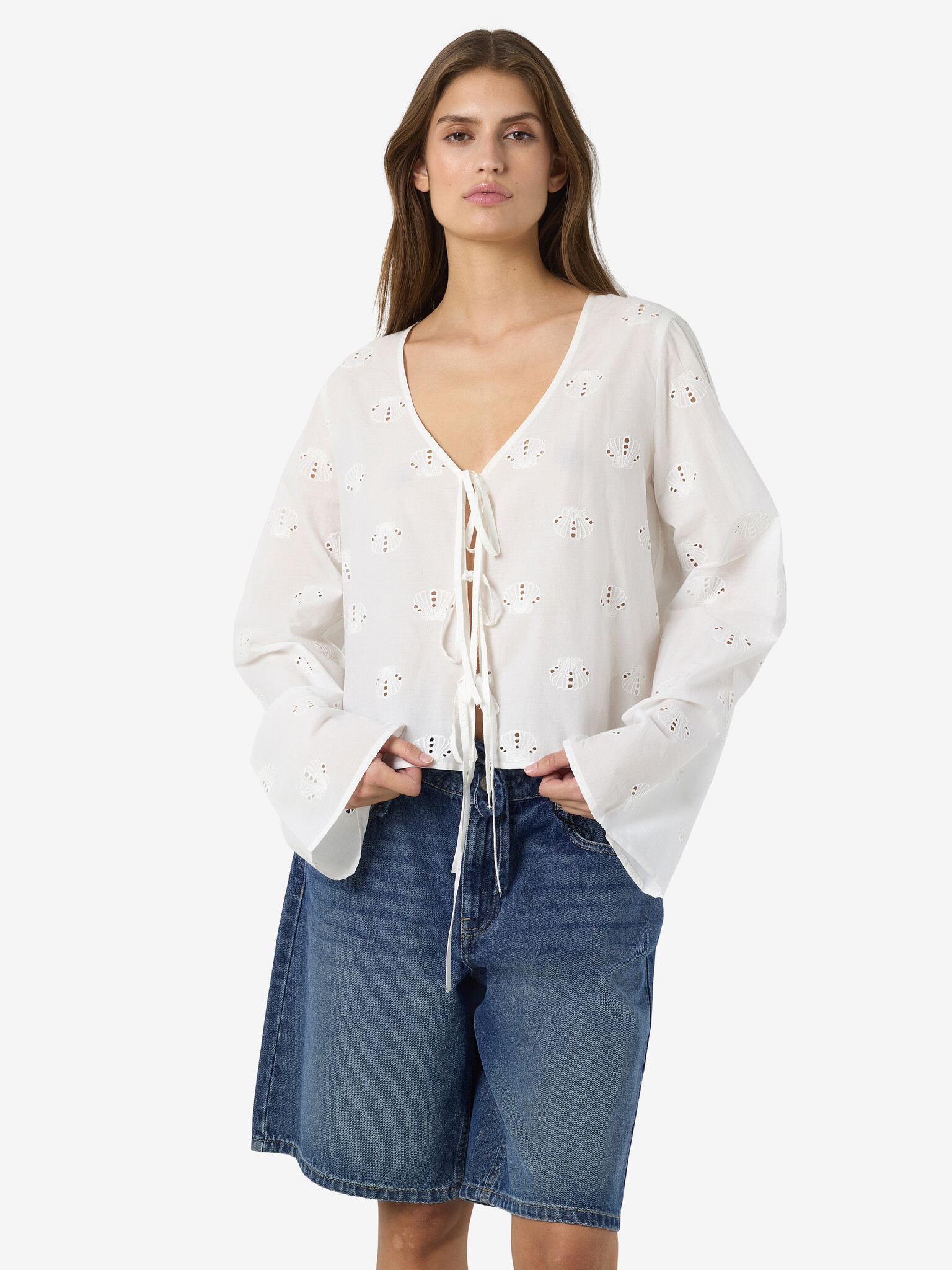 NMASHLEY L/S TIE V-NECK SHIRT WVN FWD (CLOUD DANCER/SEA SHELLS)