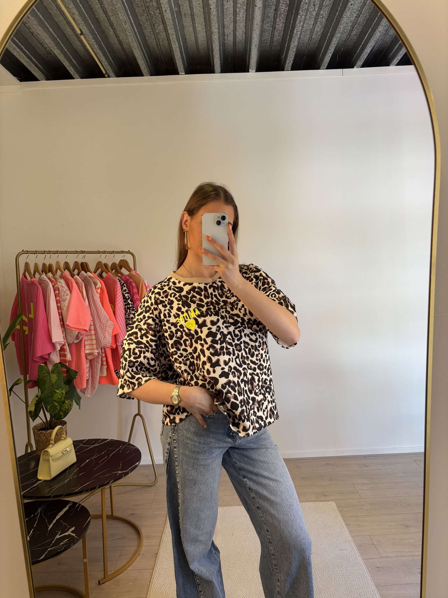 AMORE LEO T-shirt (Neon Yellow)