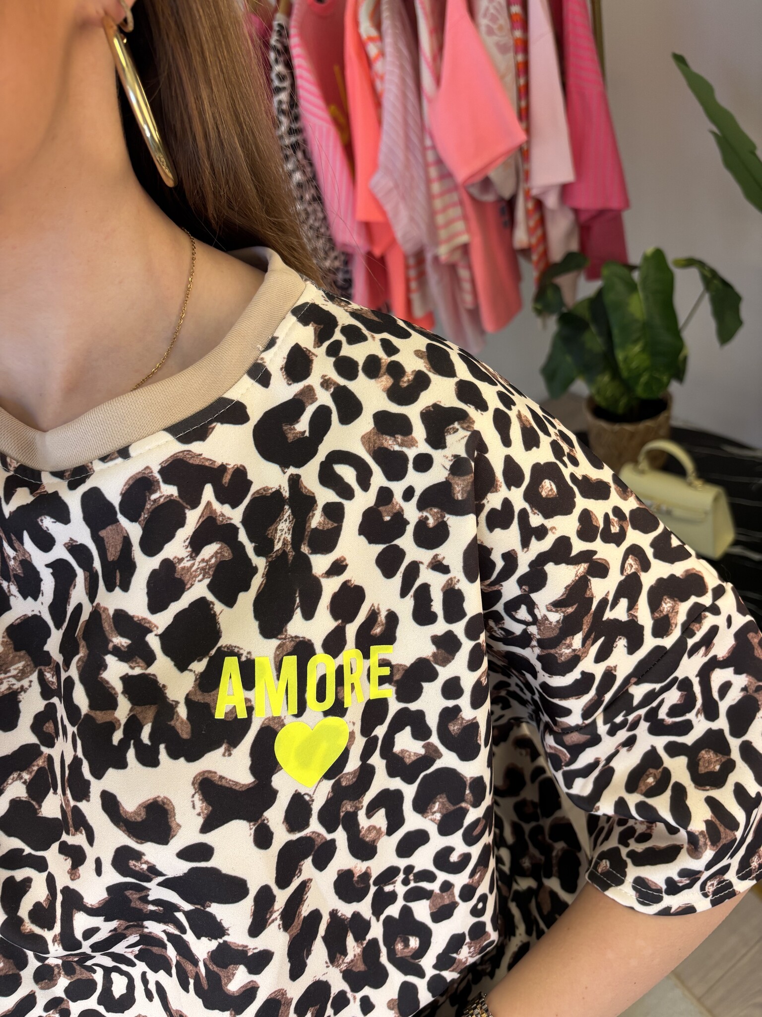 AMORE LEO T-shirt (Neon Yellow)