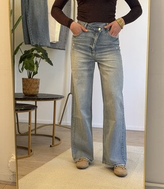 AMELI Straight Fit Jeans (Light Blue Denim)