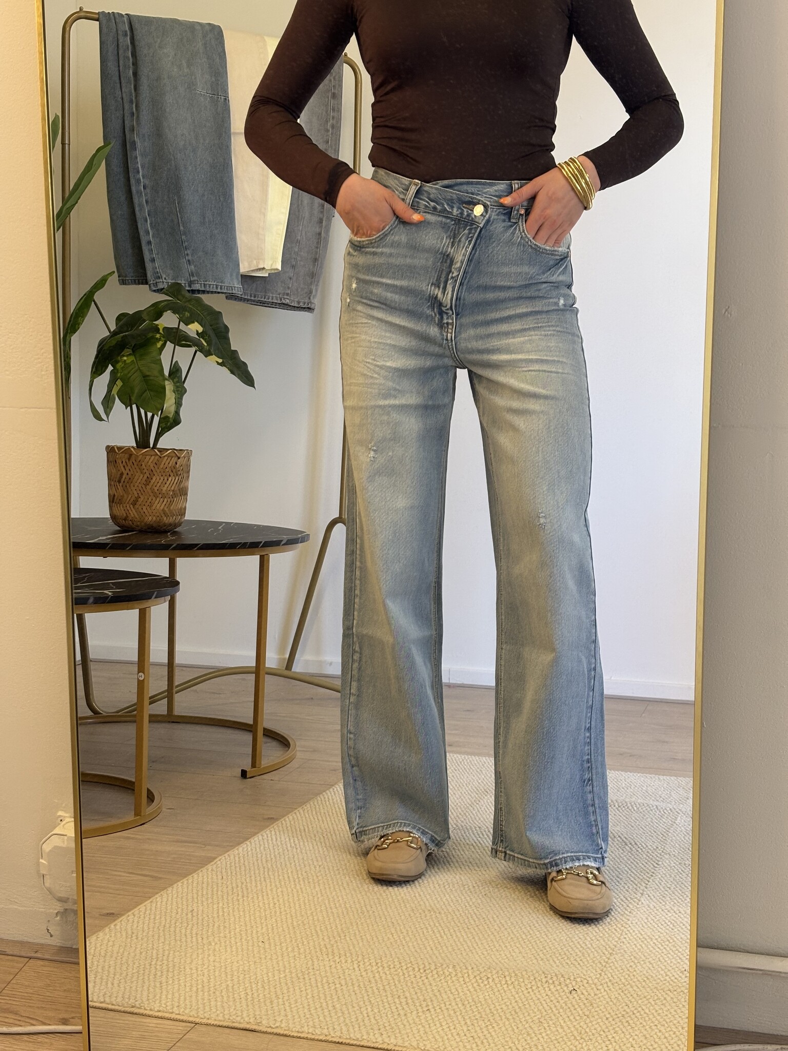 AMELI Straight Fit Jeans (Light Blue Denim)