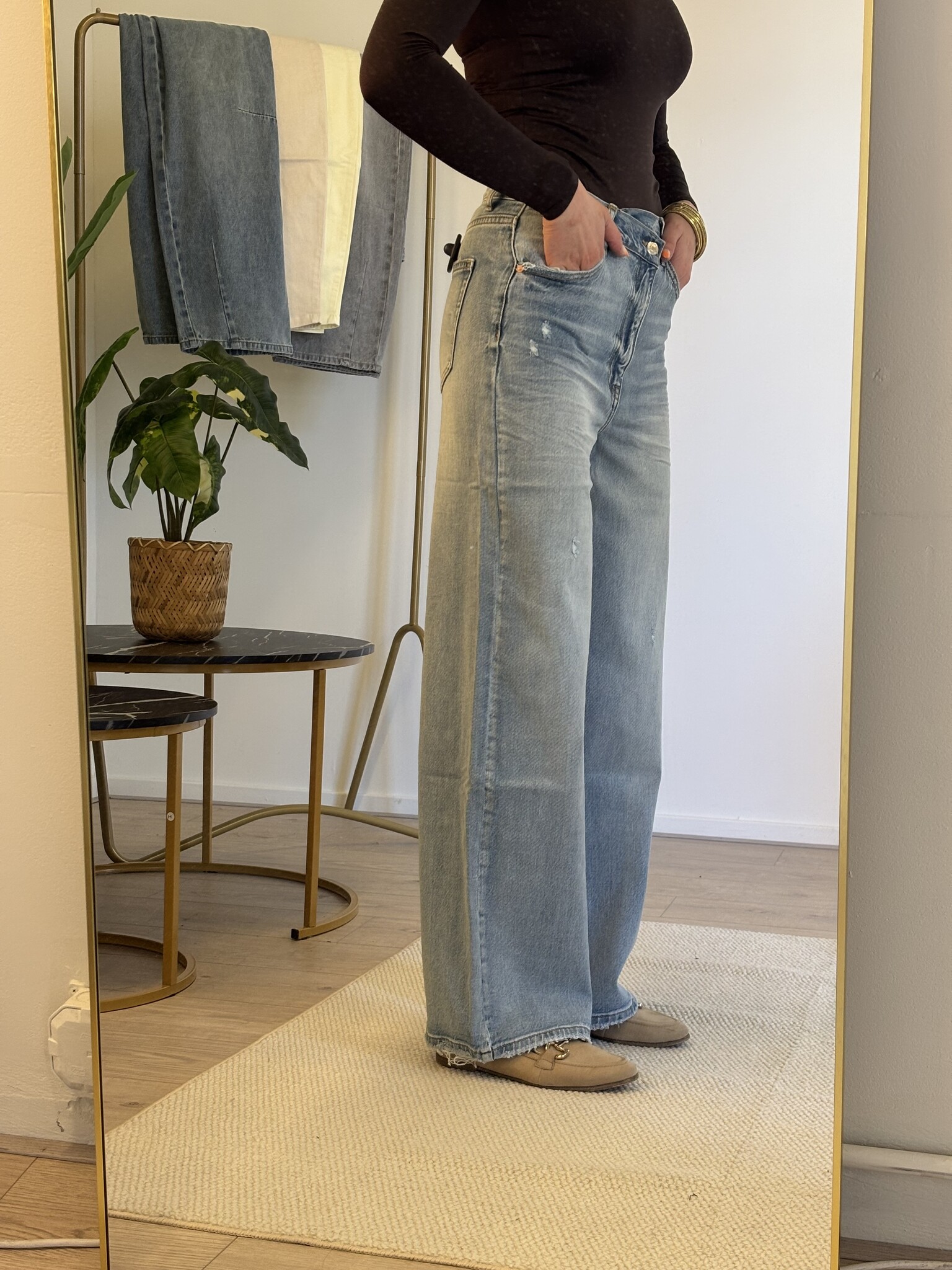 AMELI Straight Fit Jeans (Light Blue Denim)