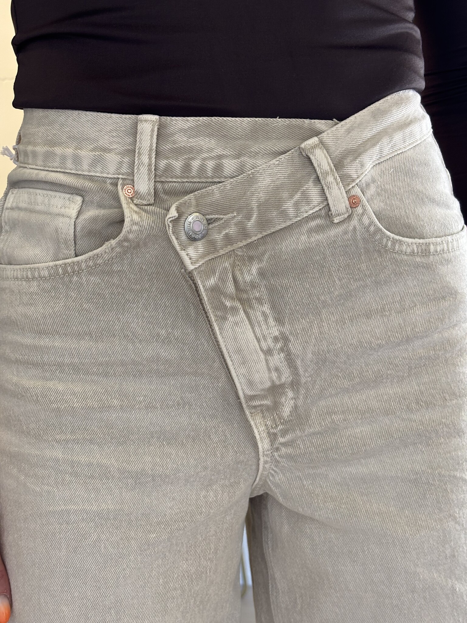 AMELI Straight Fit Jeans (Sand)