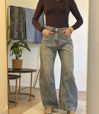 LEILA Ballon Fit Jeans (Light Blue Washed)