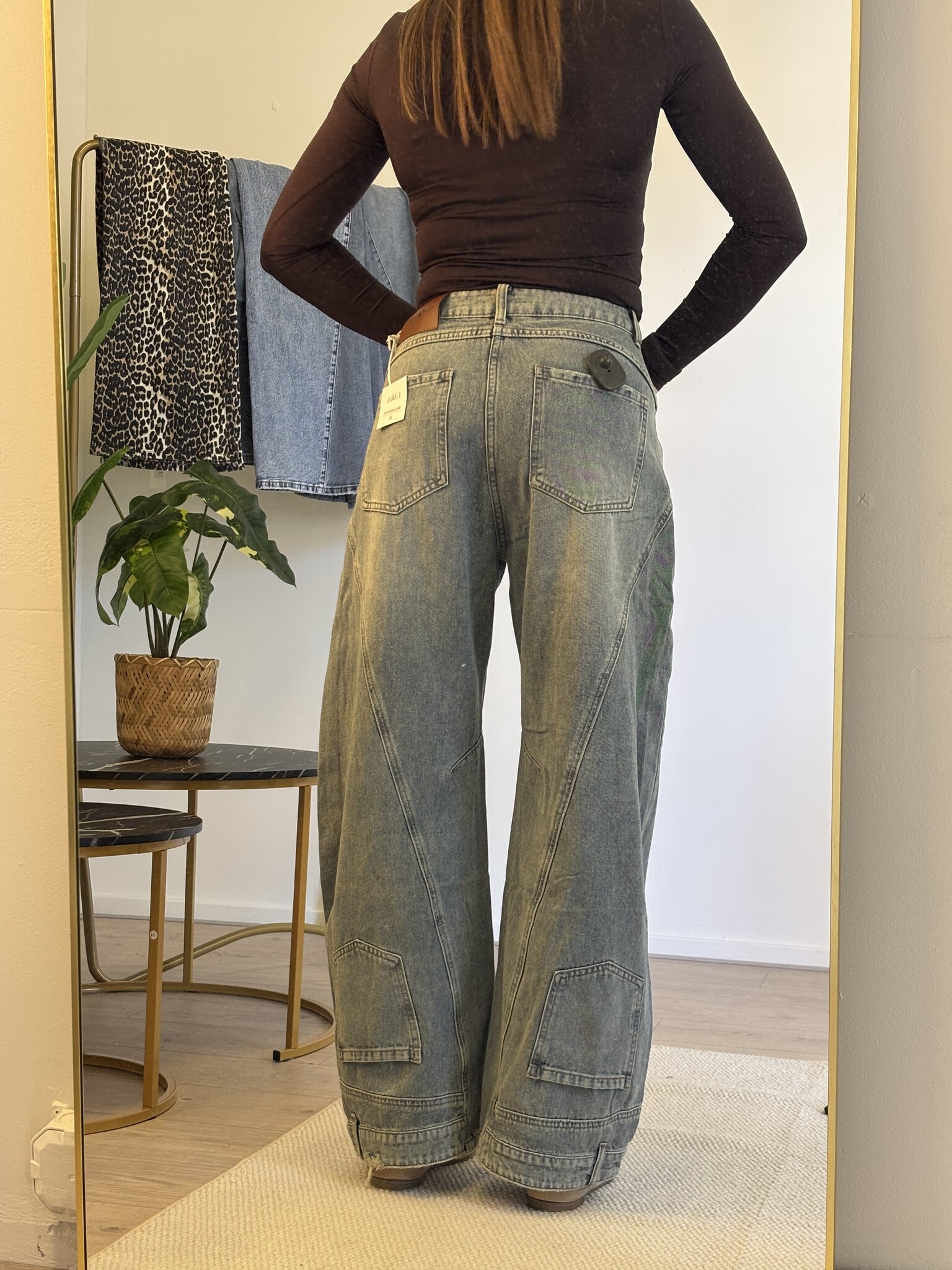 LEILA Ballon Fit Jeans (Light Blue Washed)