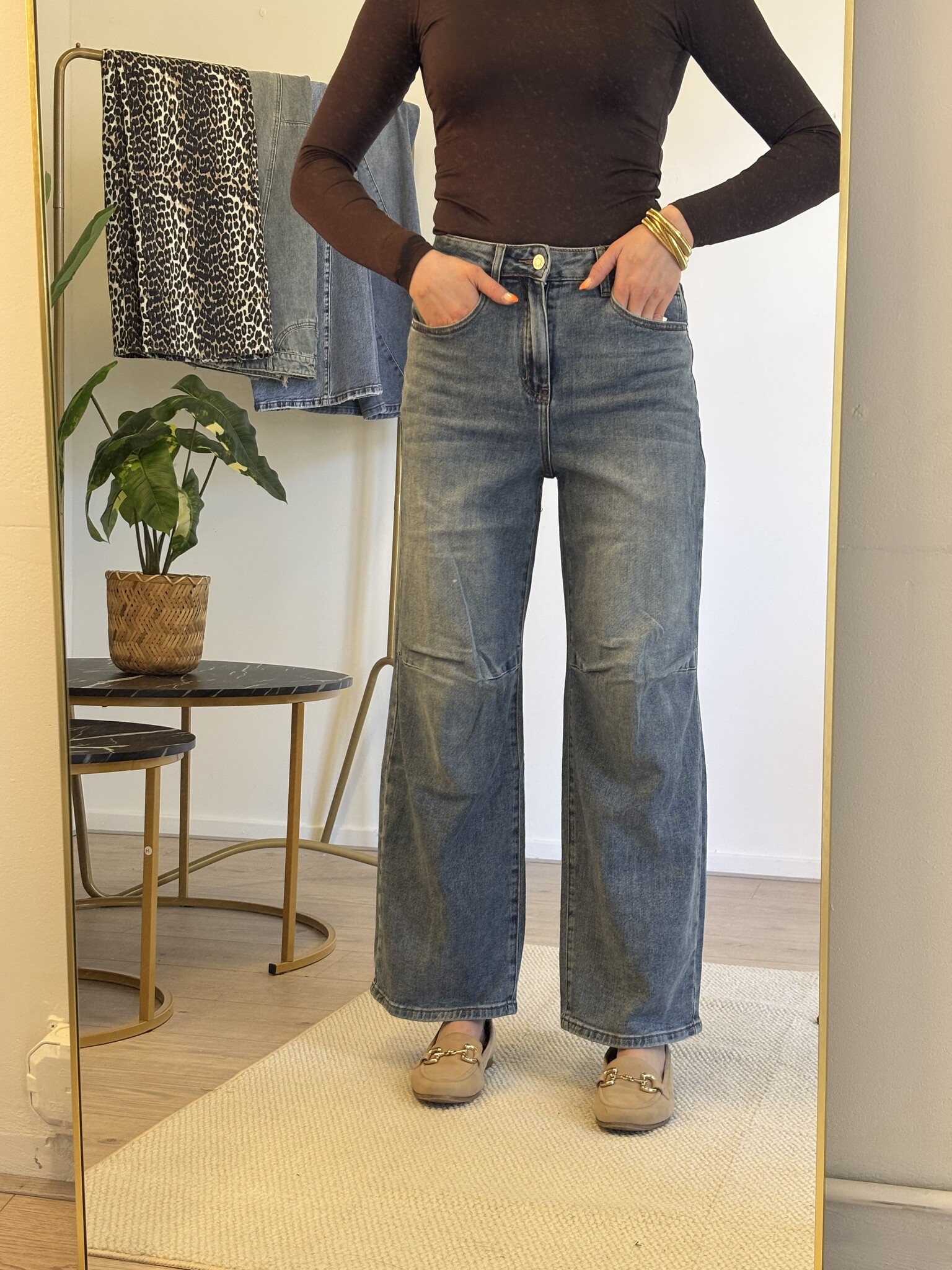 LOLA Mom Fit Jeans (Medium Blue Denim)