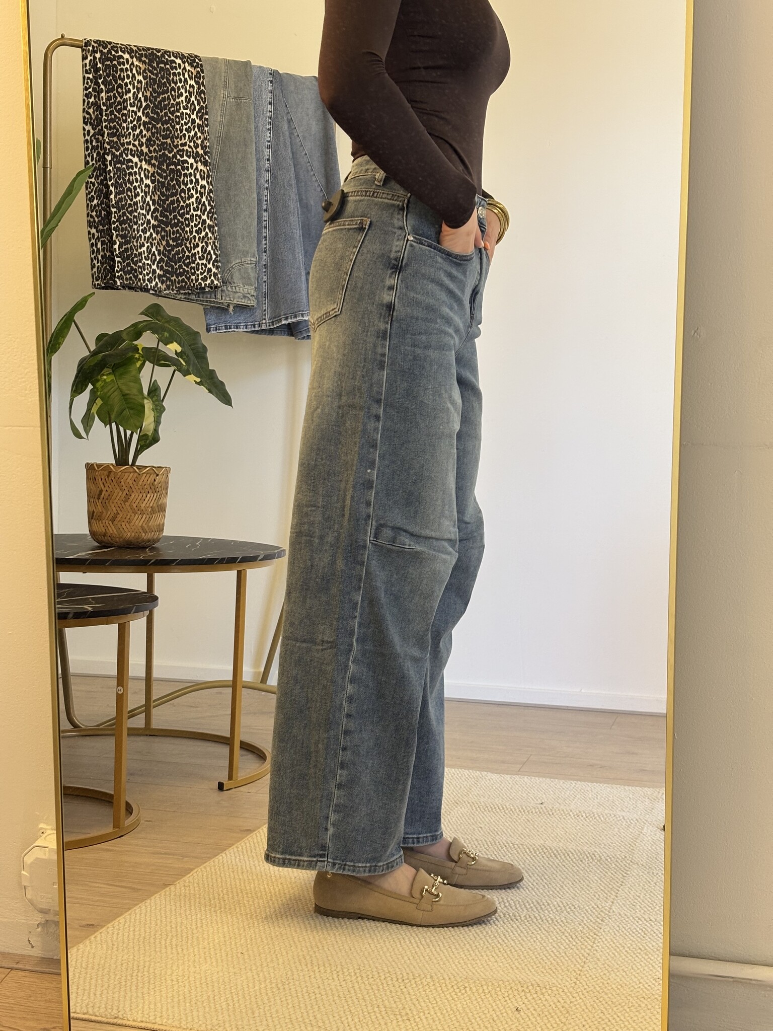 LOLA Mom Fit Jeans (Medium Blue Denim)