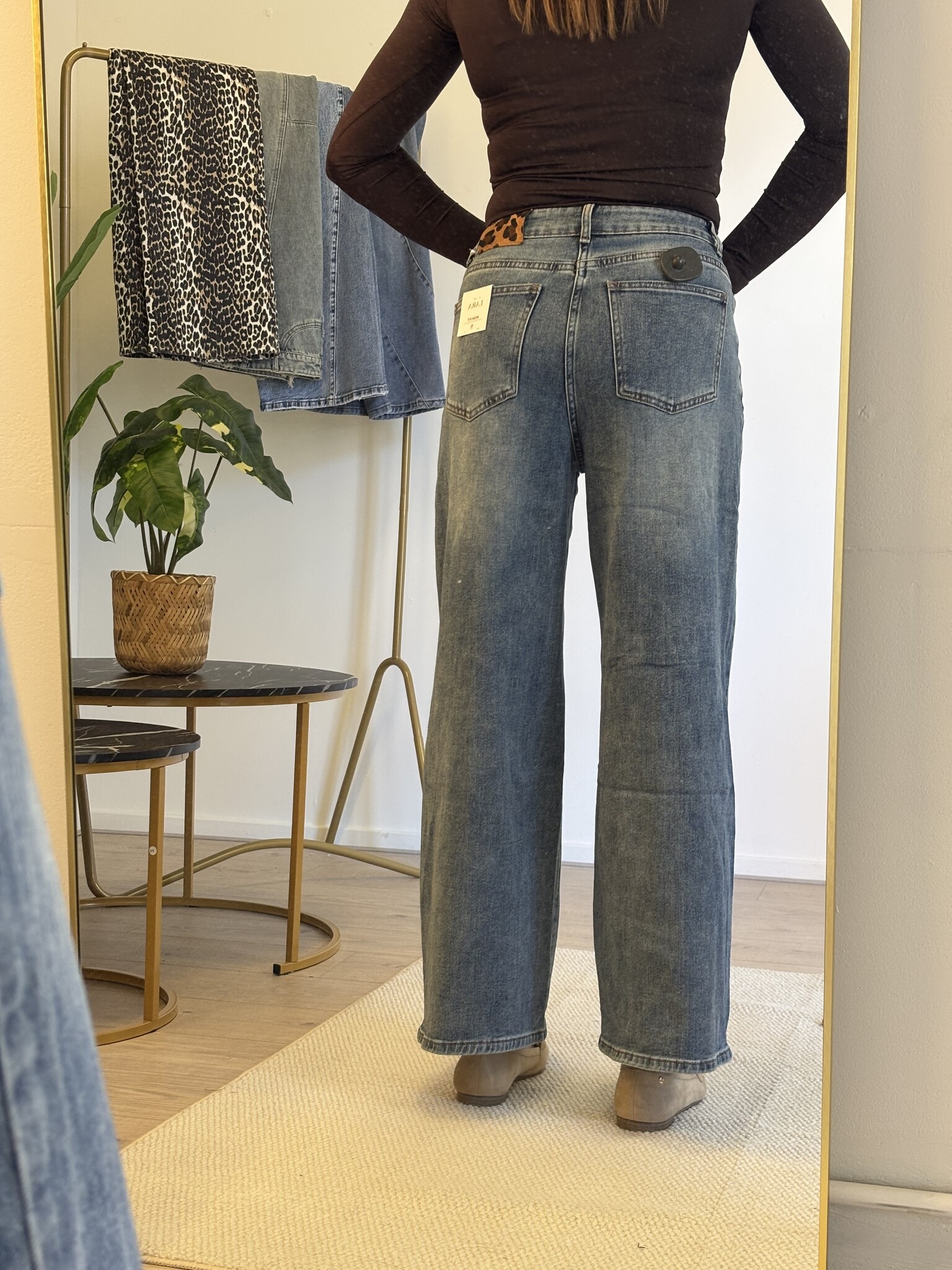 LOLA Mom Fit Jeans (Medium Blue Denim)