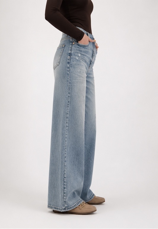 AMELI Straight Fit Jeans (Light Blue Denim)