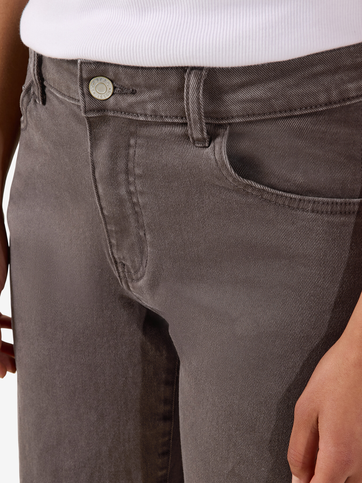 NMYOLANDA MW STRAIGHT JEANS COLORED (Chocolate Brown)