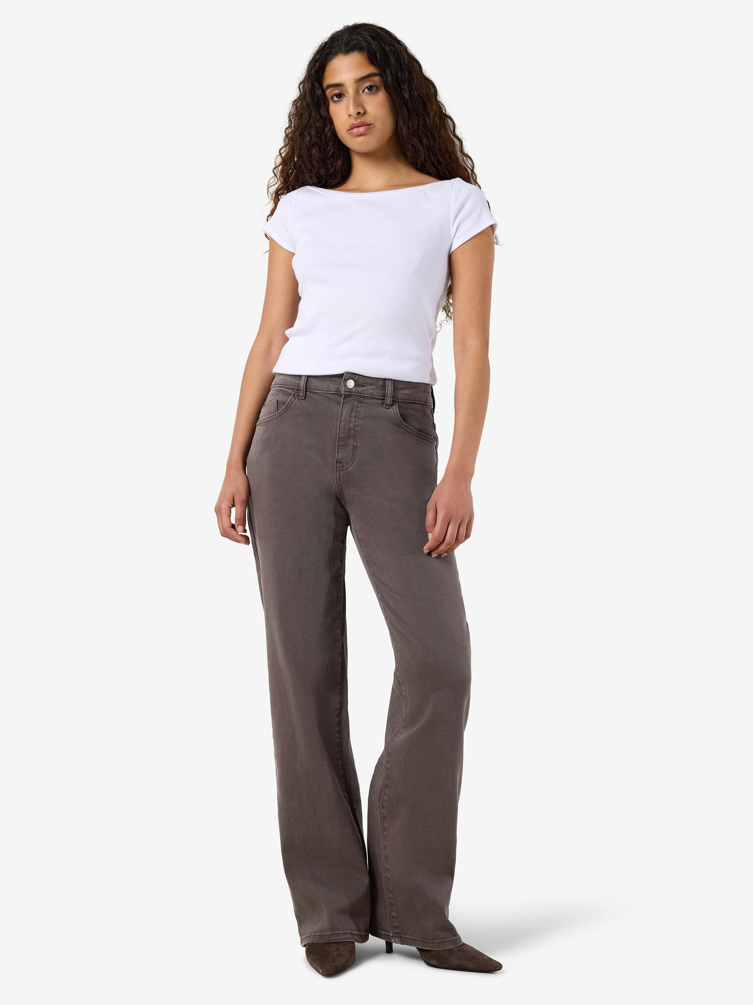 NMYOLANDA MW STRAIGHT JEANS COLORED (Chocolate Brown)