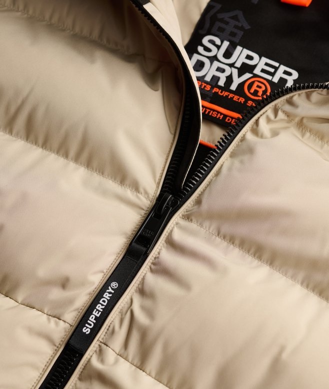 HOODED SPORTS PUFFER JACKET (Climbing Chawk)
