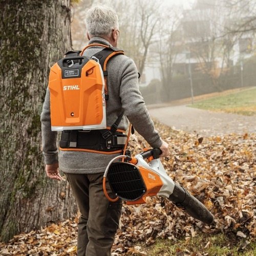 STIHL BGA 200 accu bladblazer met draagsysteem STIHL STIHL BGA 200 accu bladblazer met draagsysteem