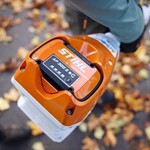 STIHL KMA 120 R accu combimotor actieset met 2x AP 200 S accu en 1x AL 301 lader STIHL STIHL KMA 120 R accu combimotor actieset met 2x AP 200 S accu en 1x AL 301 lader