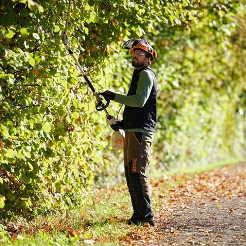 STIHL KMA 120 R accu combimotor actieset met 2x AP 200 S accu en 1x AL 301 lader STIHL STIHL KMA 120 R accu combimotor actieset met 2x AP 200 S accu en 1x AL 301 lader